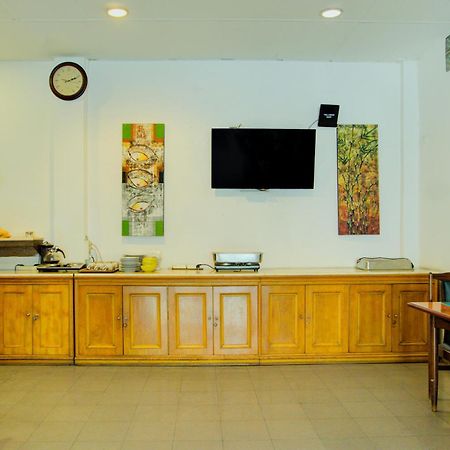 Townhouse Oak Palembang Near Jembatan Ampera Formerly Azzura Hotel Buitenkant foto
