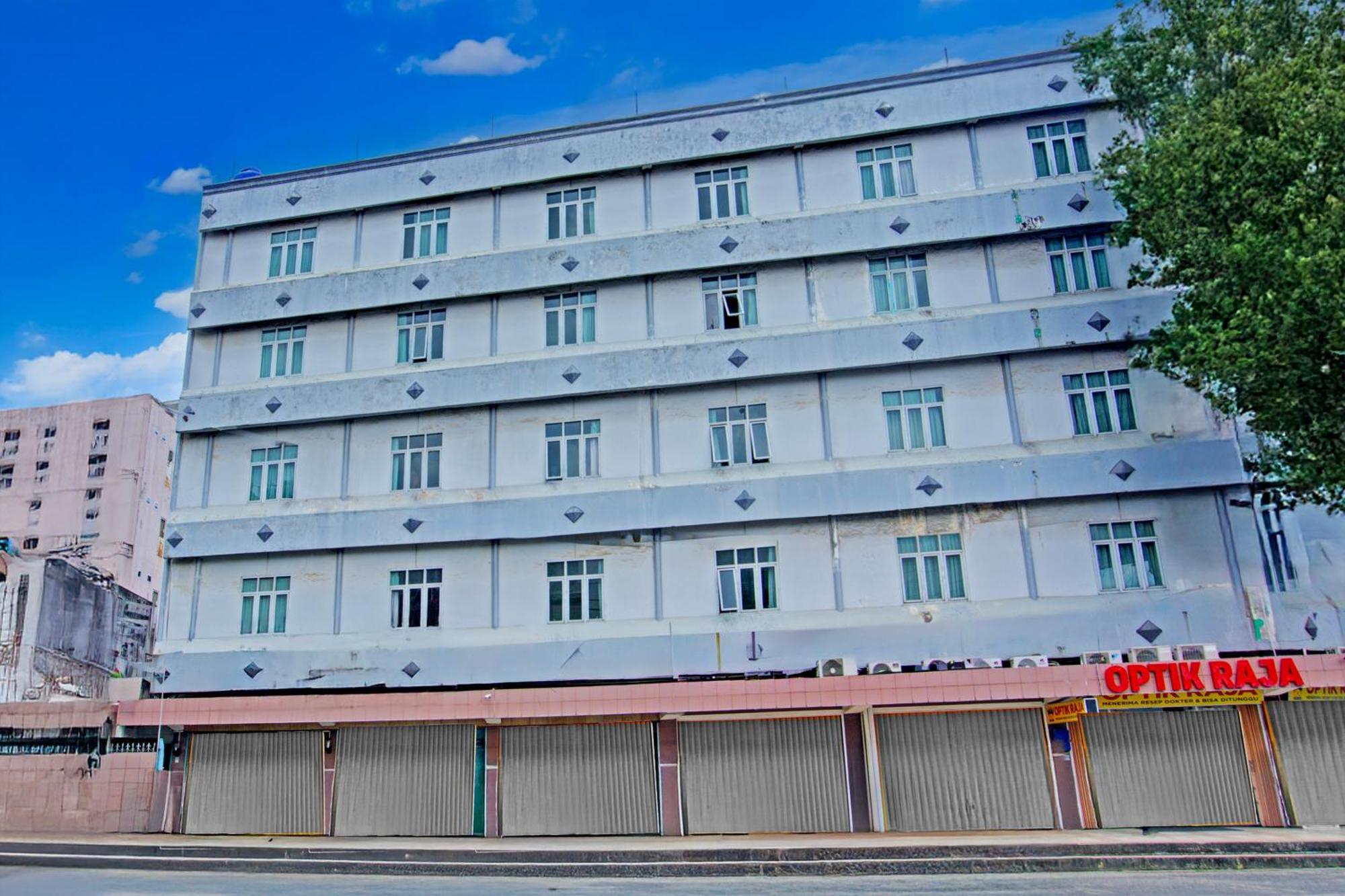 Townhouse Oak Palembang Near Jembatan Ampera Formerly Azzura Hotel Buitenkant foto