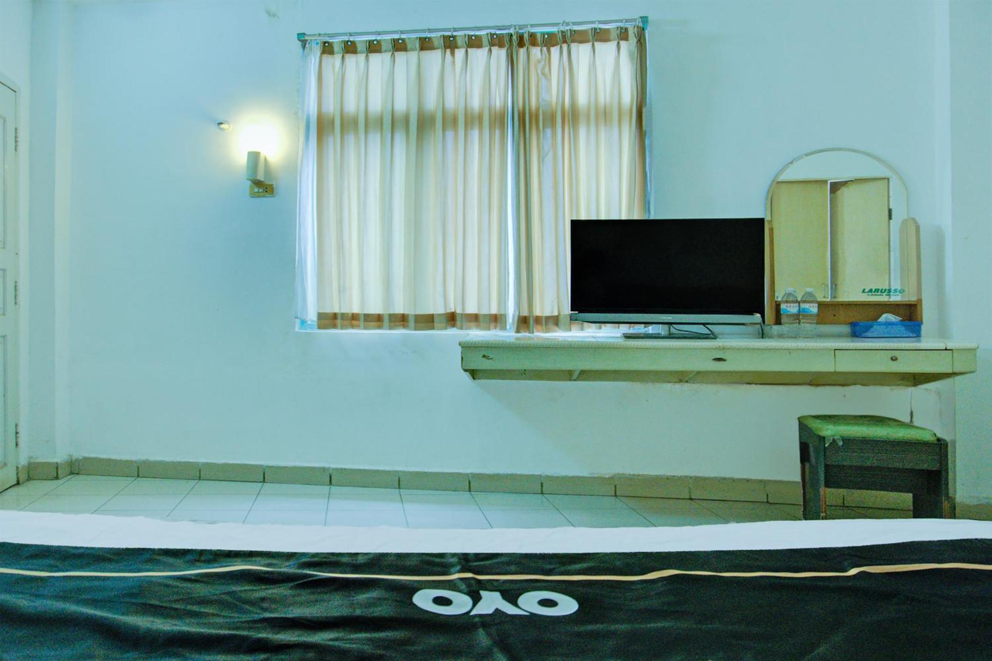 Townhouse Oak Palembang Near Jembatan Ampera Formerly Azzura Hotel Buitenkant foto