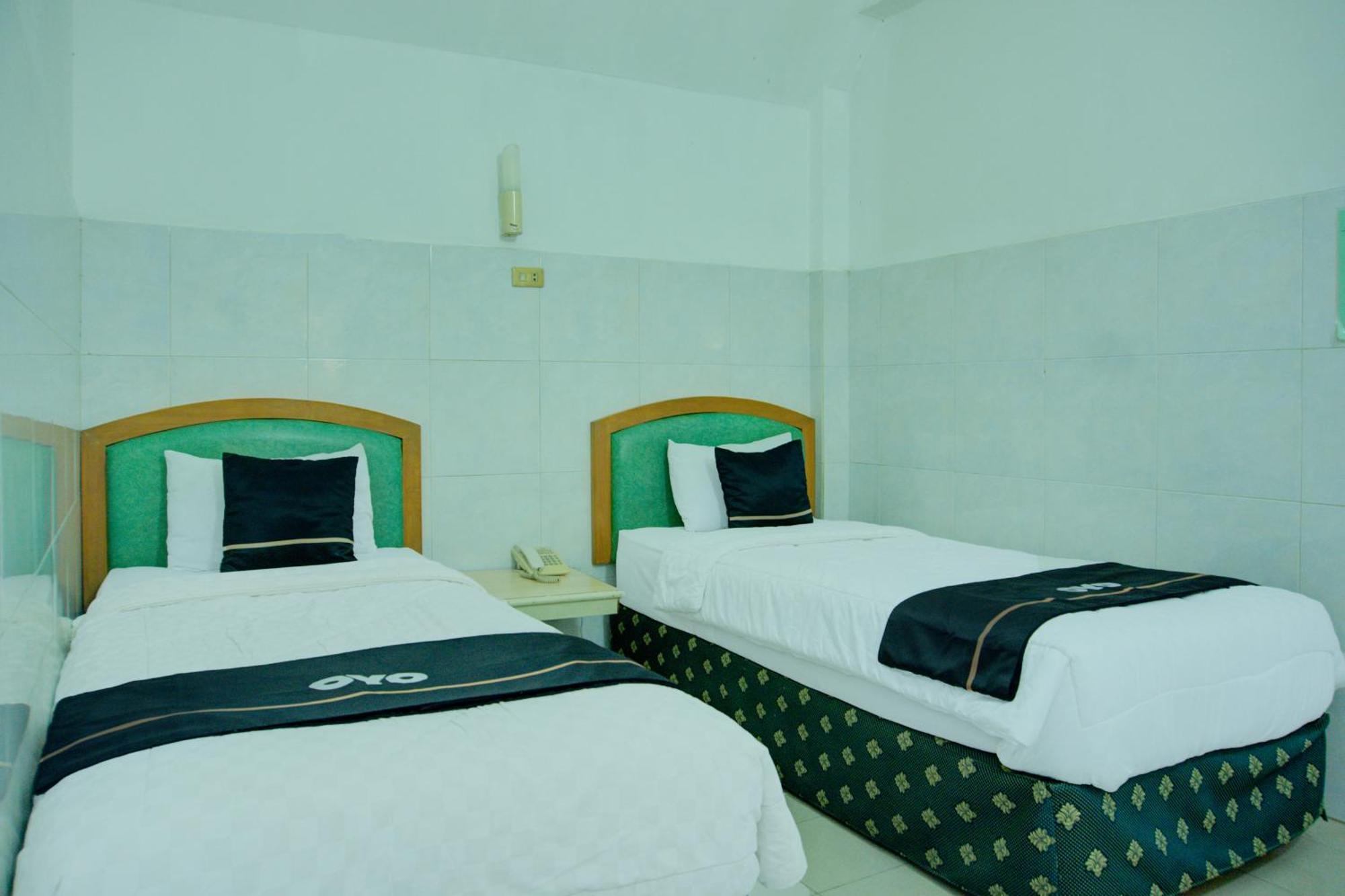 Townhouse Oak Palembang Near Jembatan Ampera Formerly Azzura Hotel Buitenkant foto