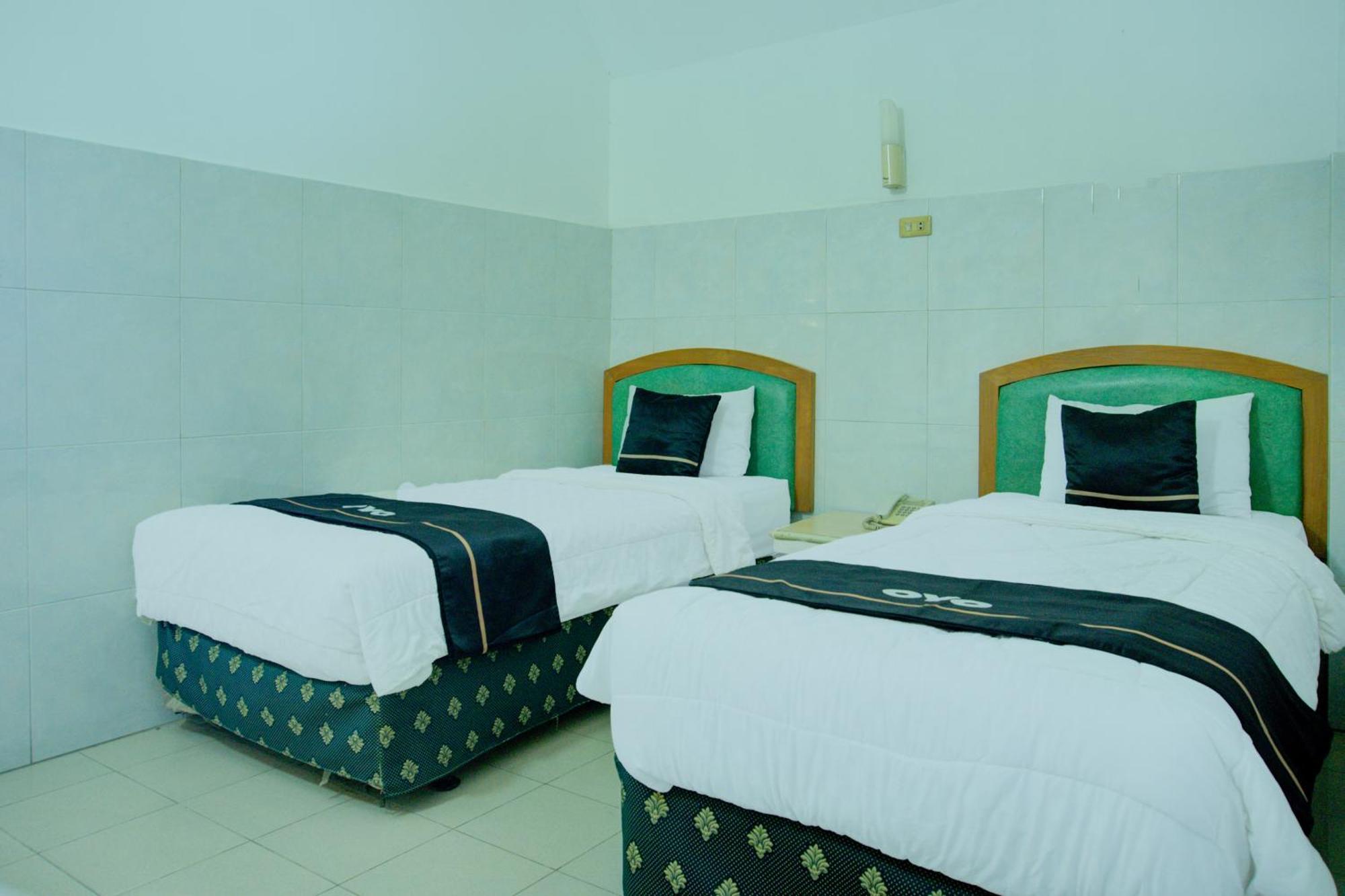 Townhouse Oak Palembang Near Jembatan Ampera Formerly Azzura Hotel Buitenkant foto