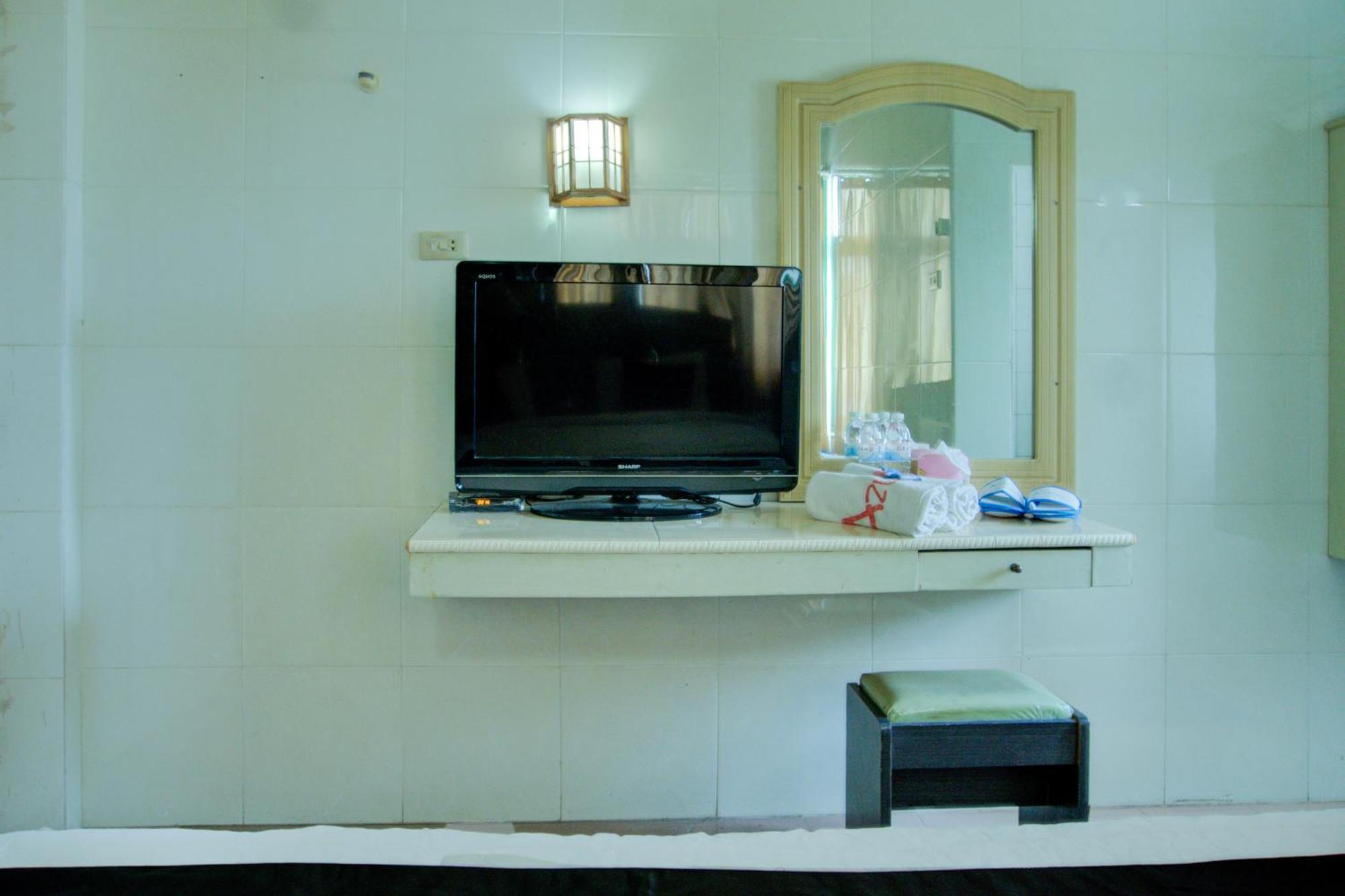 Townhouse Oak Palembang Near Jembatan Ampera Formerly Azzura Hotel Buitenkant foto