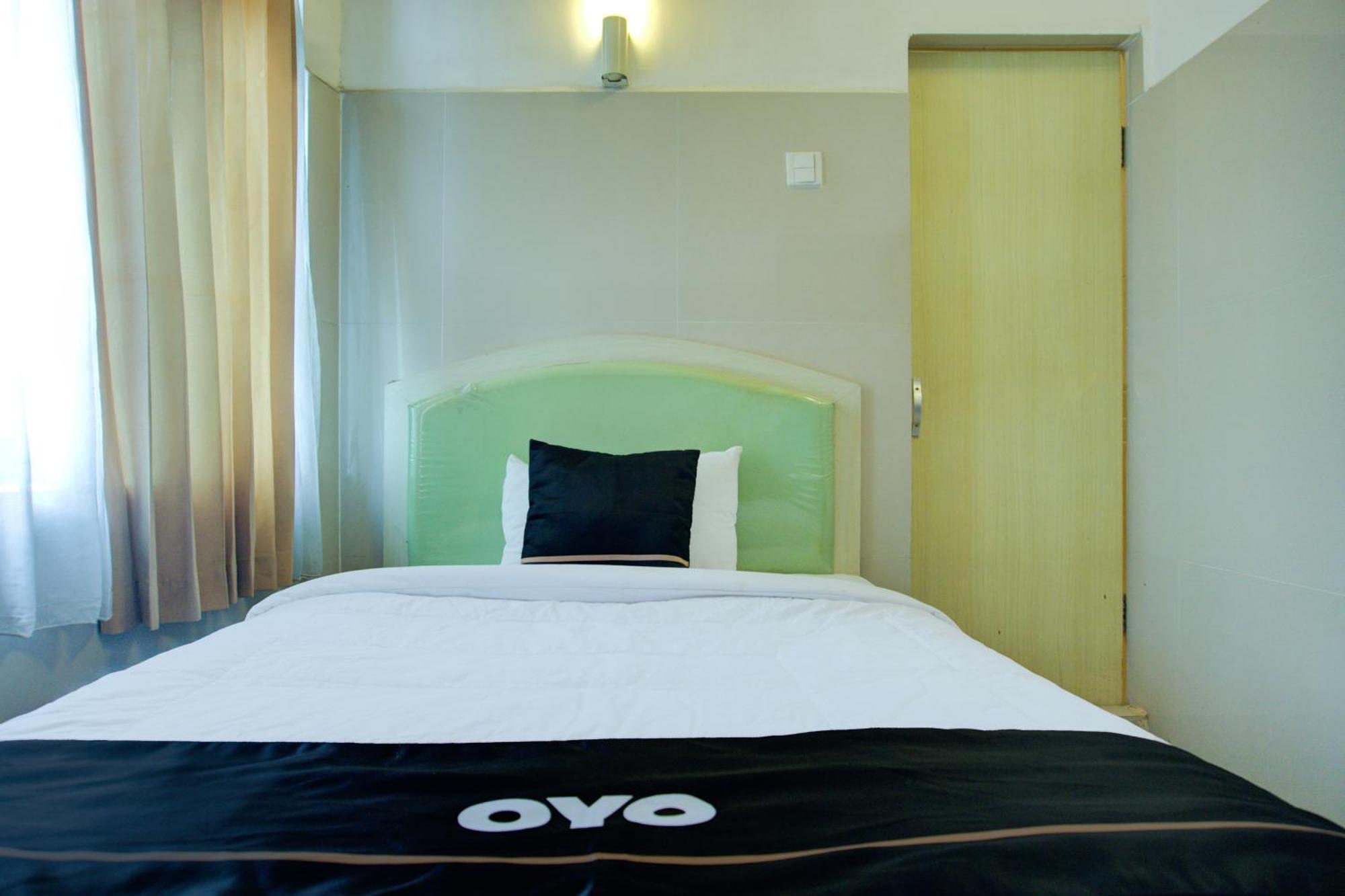 Townhouse Oak Palembang Near Jembatan Ampera Formerly Azzura Hotel Buitenkant foto
