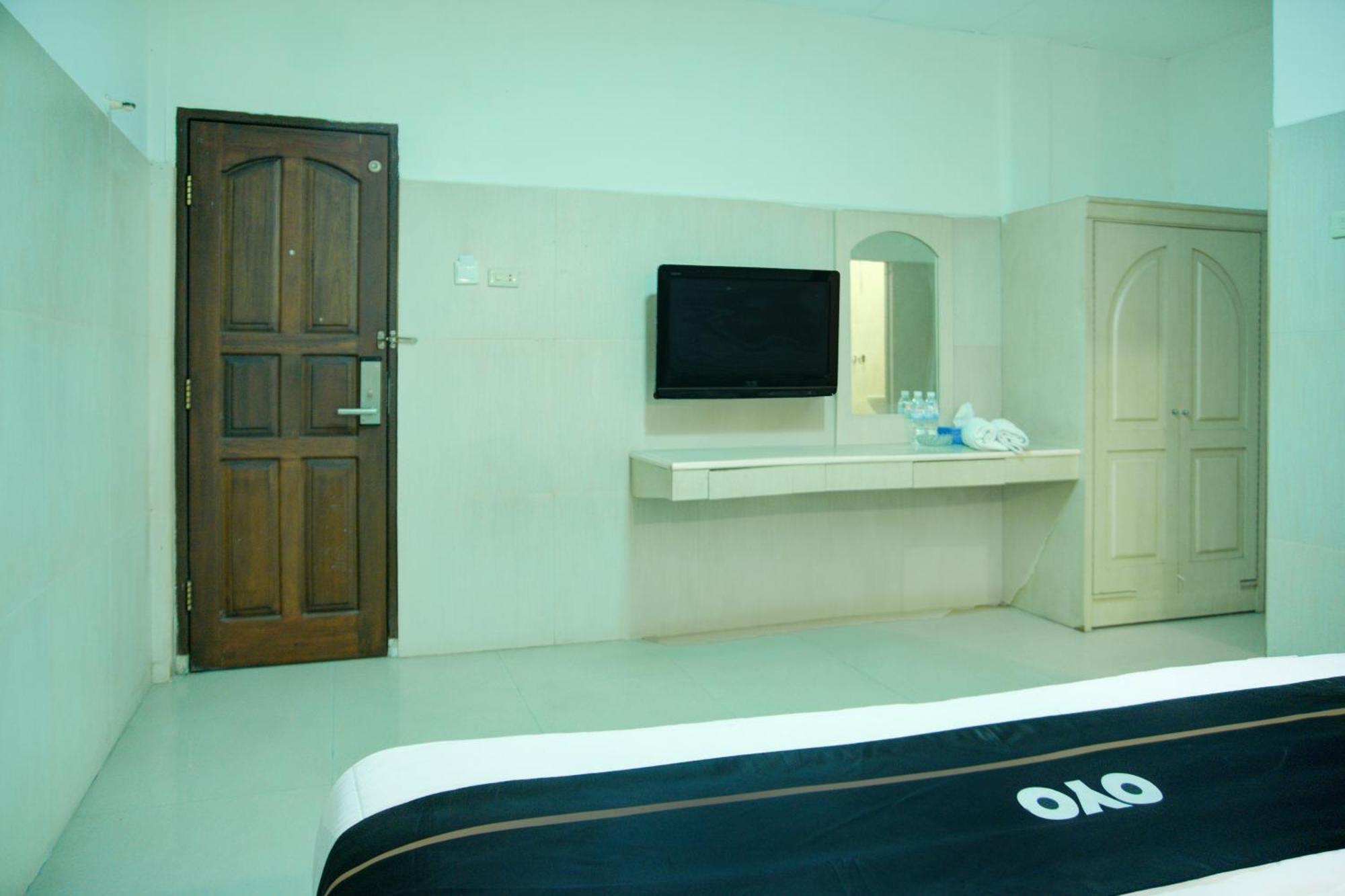 Townhouse Oak Palembang Near Jembatan Ampera Formerly Azzura Hotel Buitenkant foto